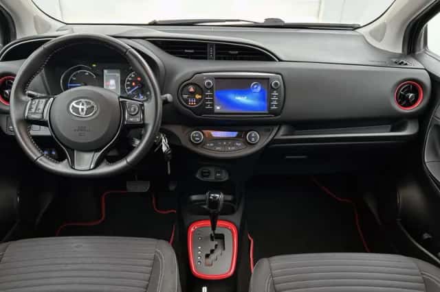 Toyota Yaris (2017) thumbnail 4