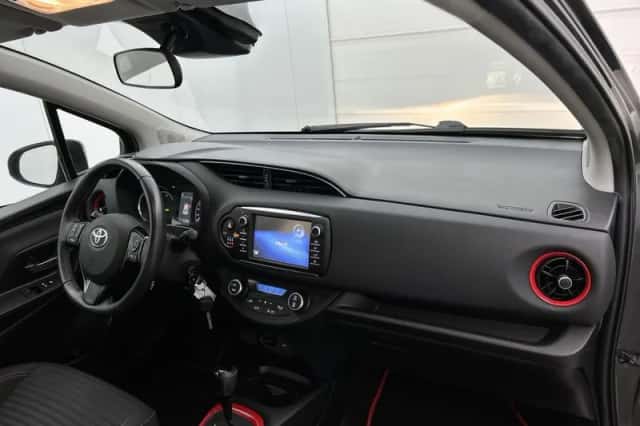 Toyota Yaris (2017) thumbnail 6