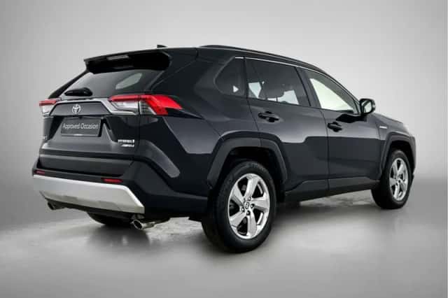 Toyota RAV4 (2021) thumbnail 2