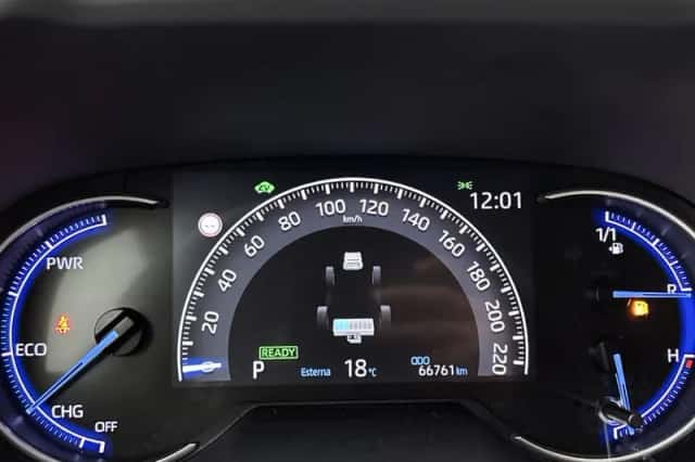 Toyota RAV4 (2021) thumbnail 5