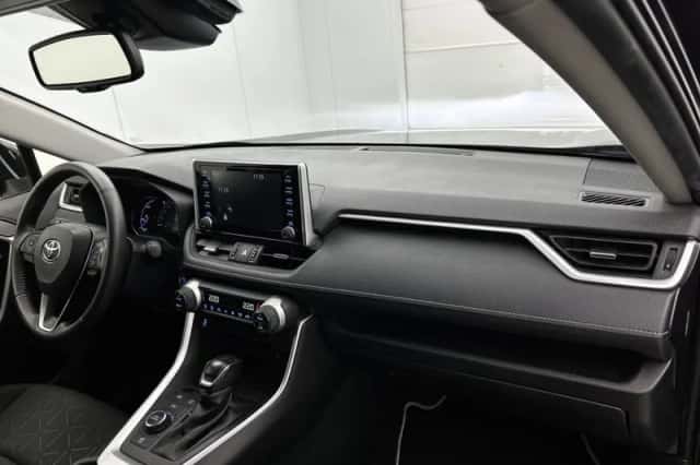 Toyota RAV4 (2021) thumbnail 6