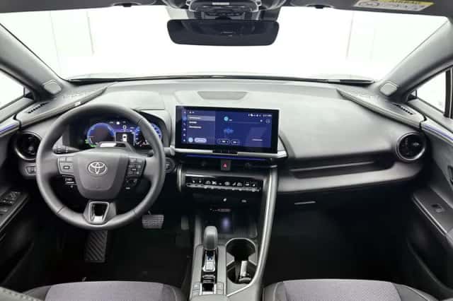 Toyota C-HR (2025) thumbnail 4