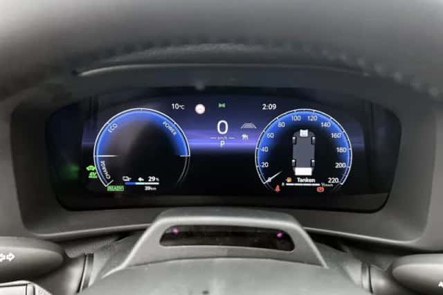 Toyota C-HR (2025) thumbnail 5
