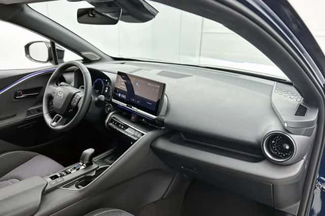 Toyota C-HR (2025) thumbnail 6
