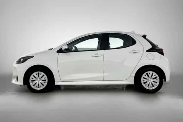 Toyota Yaris (2021) thumbnail 3
