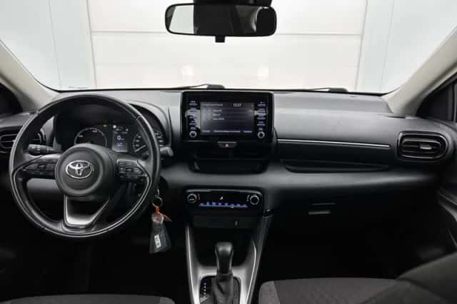 Toyota Yaris (2021) thumbnail 4