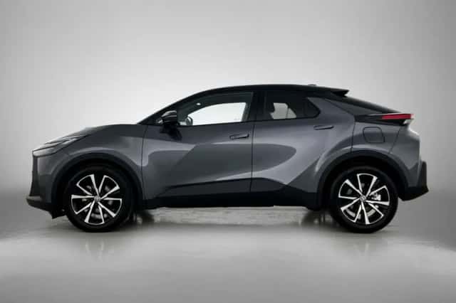Toyota C-HR (2025) thumbnail 3
