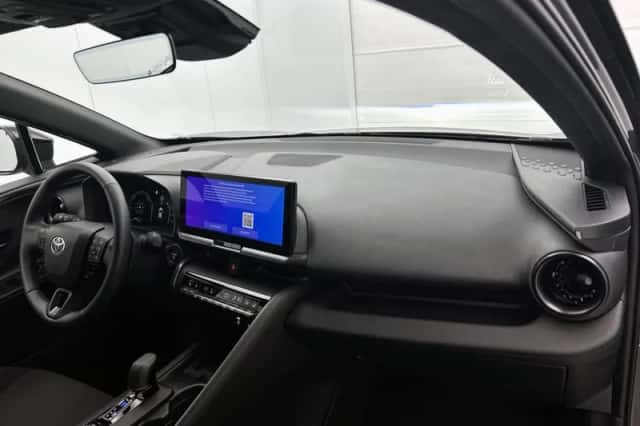 Toyota C-HR (2025) thumbnail 6