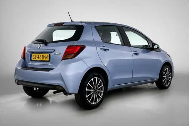 Toyota Yaris (2015) thumbnail 2