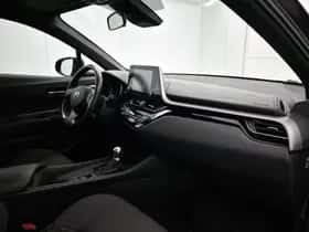 Toyota C-HR (2022) thumbnail 6
