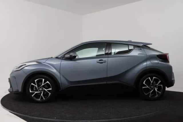 Toyota C-HR (2021) thumbnail 3