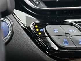 Toyota C-HR (2018) thumbnail 19