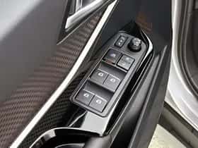 Toyota C-HR (2018) thumbnail 23