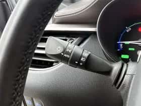 Toyota C-HR (2018) thumbnail 26