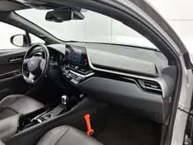 Toyota C-HR (2018) thumbnail 6