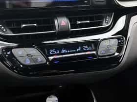 Toyota C-HR (2018) thumbnail 9