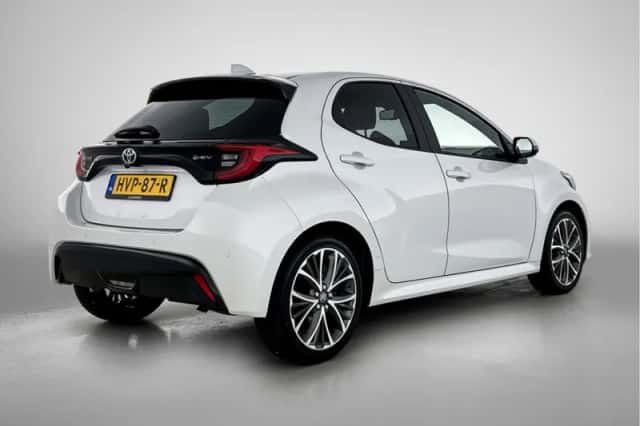 Toyota Yaris (2025) thumbnail 2