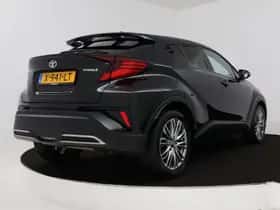 Toyota C-HR (2023) thumbnail 2