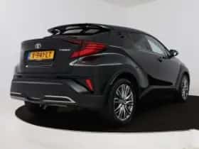 Toyota C-HR (2023) thumbnail 3