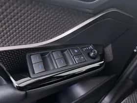 Toyota C-HR (2023) thumbnail 4