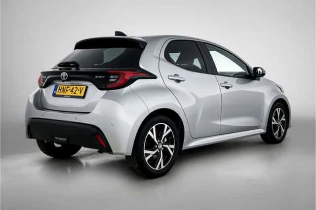 Toyota Yaris (2025) thumbnail 2