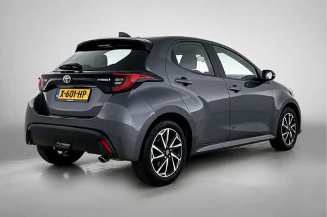 Toyota Yaris (2023) thumbnail 2