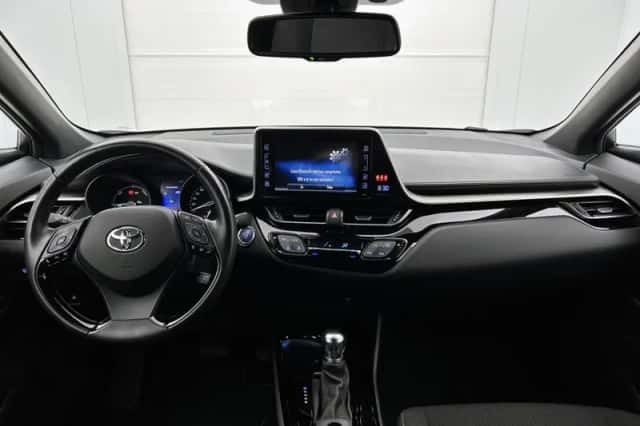 Toyota C-HR (2019) thumbnail 4