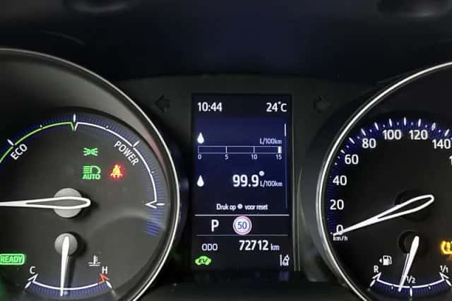 Toyota C-HR (2021) thumbnail 4