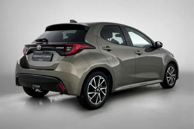 Toyota Yaris (2022) thumbnail 2