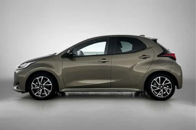 Toyota Yaris (2022) thumbnail 3