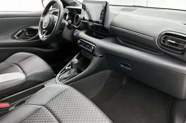 Toyota Yaris (2022) thumbnail 6