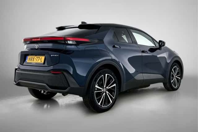 Toyota C-HR (2025) thumbnail 2