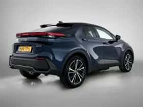 Toyota C-HR (2025) thumbnail 3