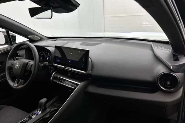 Toyota C-HR (2025) thumbnail 6