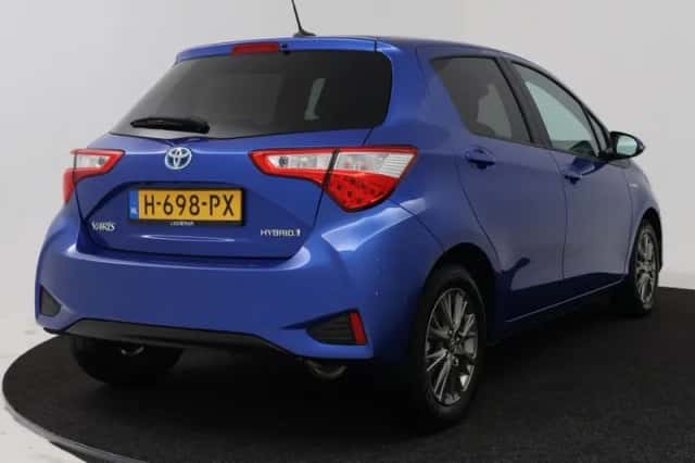 Toyota Yaris (2020) thumbnail 2