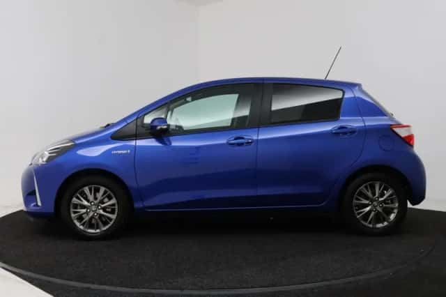 Toyota Yaris (2020) thumbnail 3