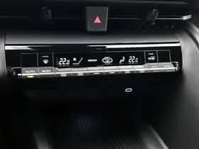 Toyota C-HR (2025) thumbnail 9