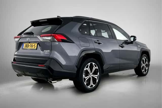 Toyota RAV4 (2022) thumbnail 2