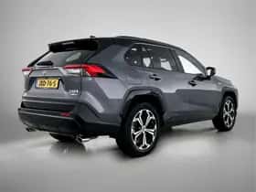 Toyota RAV4 (2022) thumbnail 2