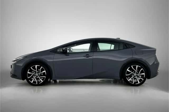 Toyota Prius (2024) thumbnail 3