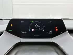 Toyota Prius (2024) thumbnail 5