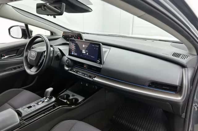 Toyota Prius (2024) thumbnail 6