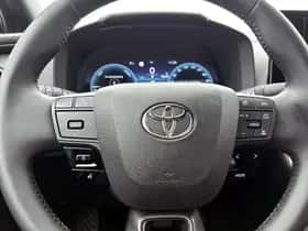 Toyota C-HR (2024) thumbnail 17