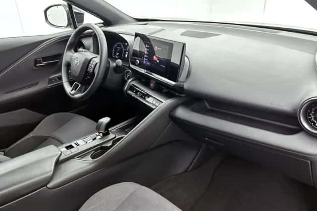 Toyota C-HR (2024) thumbnail 6