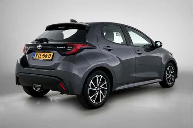 Toyota Yaris (2023) thumbnail 2