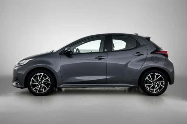 Toyota Yaris (2023) thumbnail 3