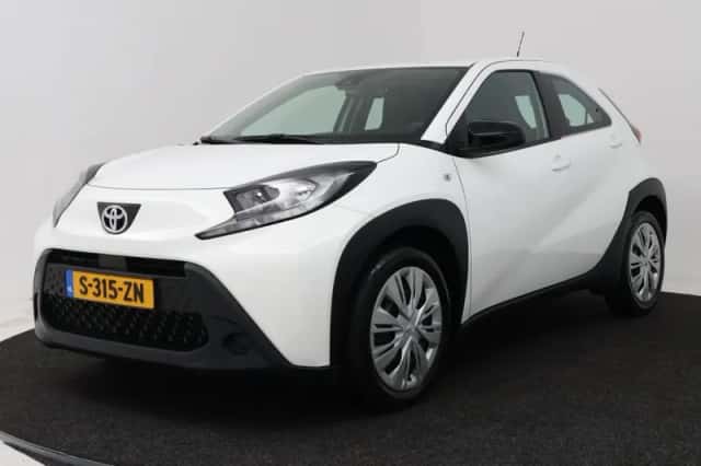 Toyota Aygo (2023) thumbnail 1