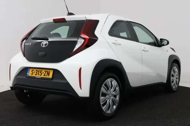 Toyota Aygo (2023) thumbnail 2