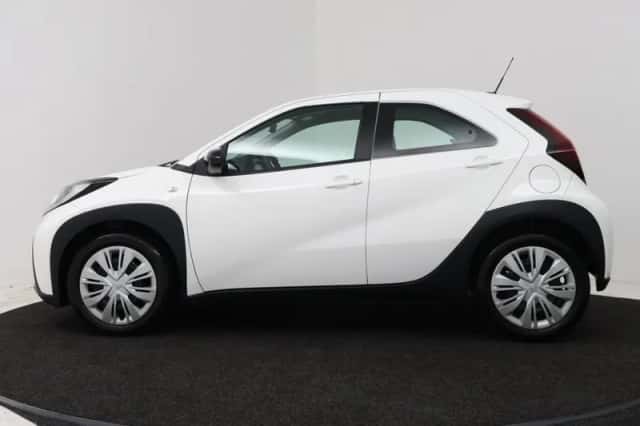Toyota Aygo (2023) thumbnail 3