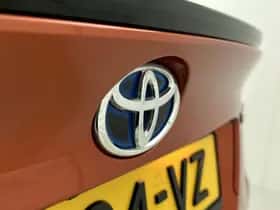 Toyota C-HR (2020) thumbnail 19